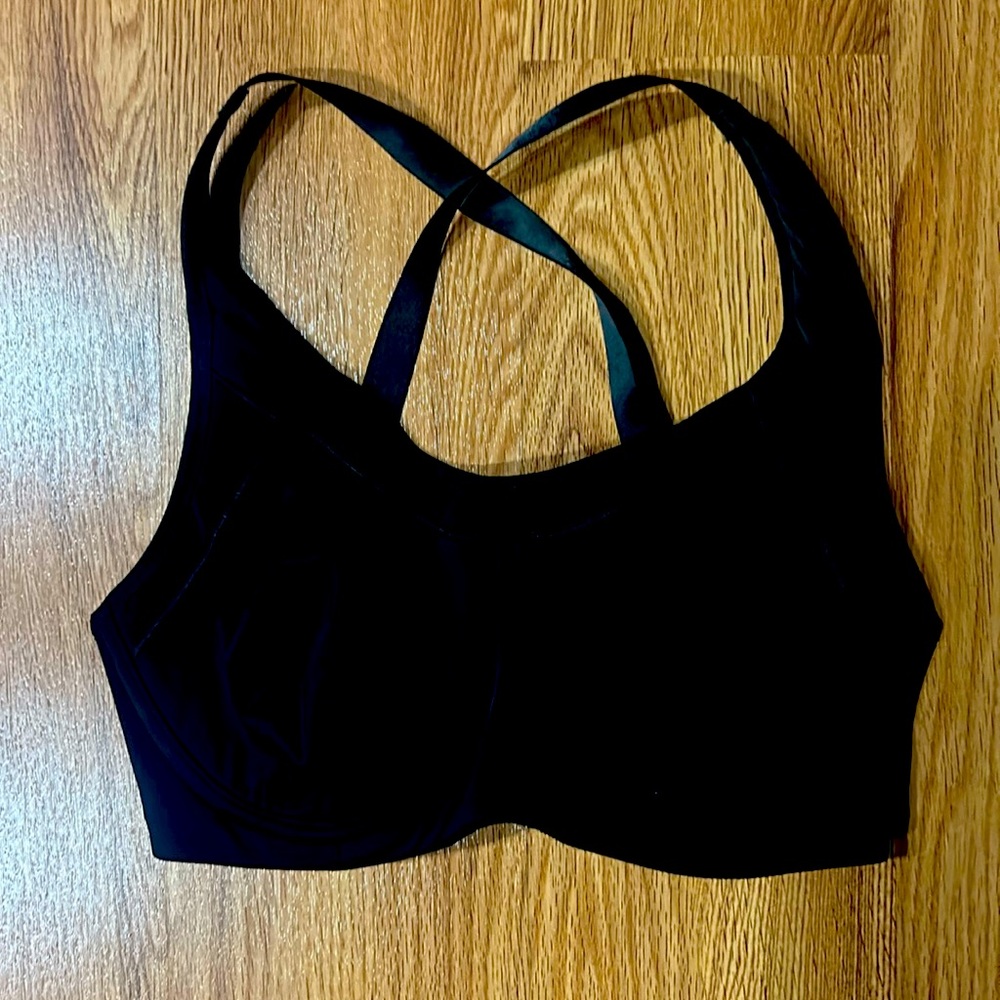 Athleta black Racer Back Sports Bra 32 D barely worn